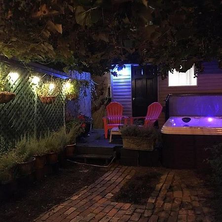 Love-Nest With Private Hot Tub Toronto Exterior foto