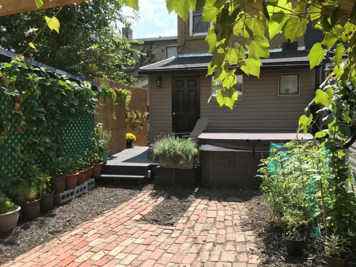 Love-Nest With Private Hot Tub Toronto Exterior foto